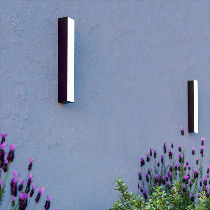 Stylish Modern Design Black LED Wall Light for Indoor Spaces