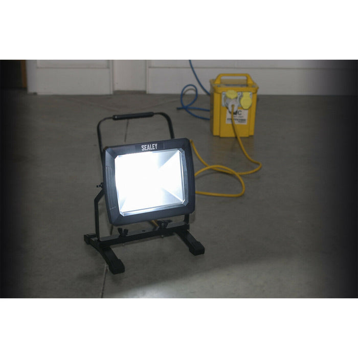 110V Portable Floodlight - 70W SMD LED - Aluminium Housing - 5600 Lumens Loops