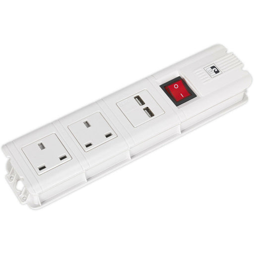 2.6m Extension Cable - 2 x 230V Plug Sockets - 2 x USB Sockets - On/Off Switch Loops