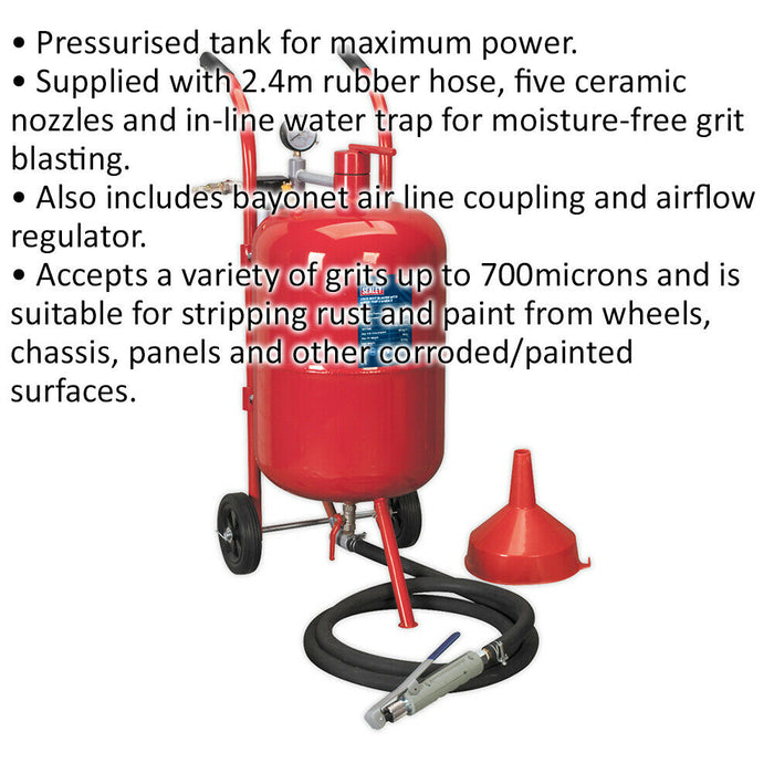 Portable Sand / Shot Blasting Gun Kit & 37L Water Trap 46KG Grit Hopper & Wheels Loops